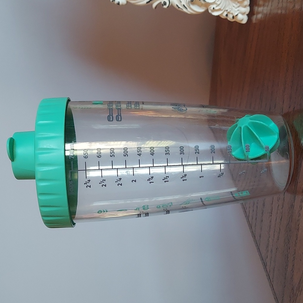Pampered Chef Pancake Measure, Shaker Bottle, Wisk Ball, All in One, Like New